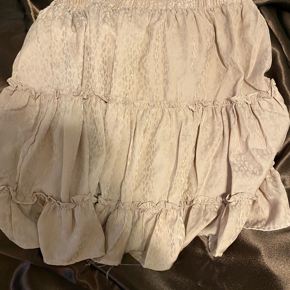 Chic Tiered Mini Skirt in Cream